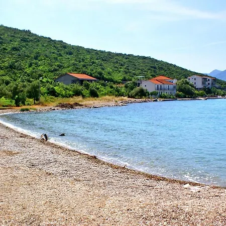 Family 4550a Gostinjska kuća *