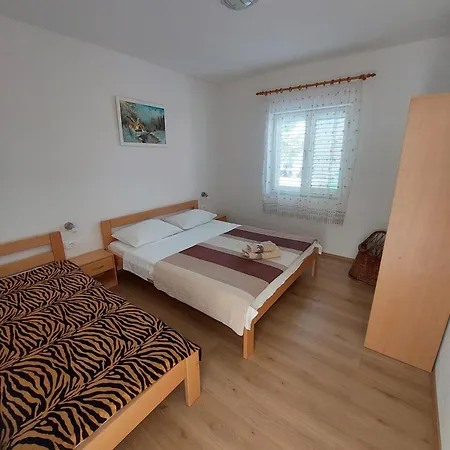 Gostinjska kuća Family 4550a *
