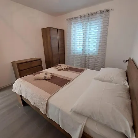 Family 4550a Gostinjska kuća *