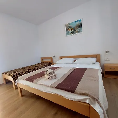 Gostinjska kuća Family 4550a *