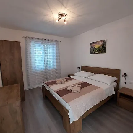 Gostinjska kuća Family 4550a *